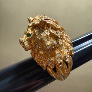 Vintage Goldtone Lion Head Ring Crystal Accents  size 8